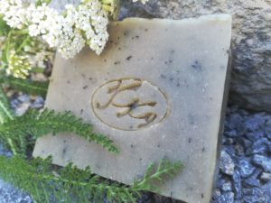 Krmešák Rebríček - prírodné bylinkové mydlo